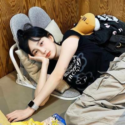 无法触碰的她